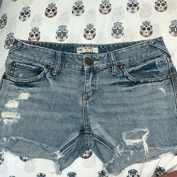 Free people distressed denim shorts size 28 - Picture 1 of 7